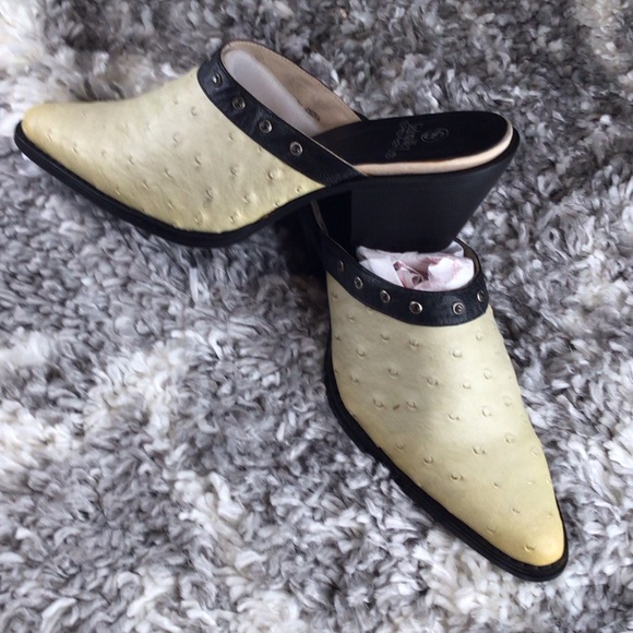 Cream colored Ostrich print Sedona West Mules - Picture 6 of 8